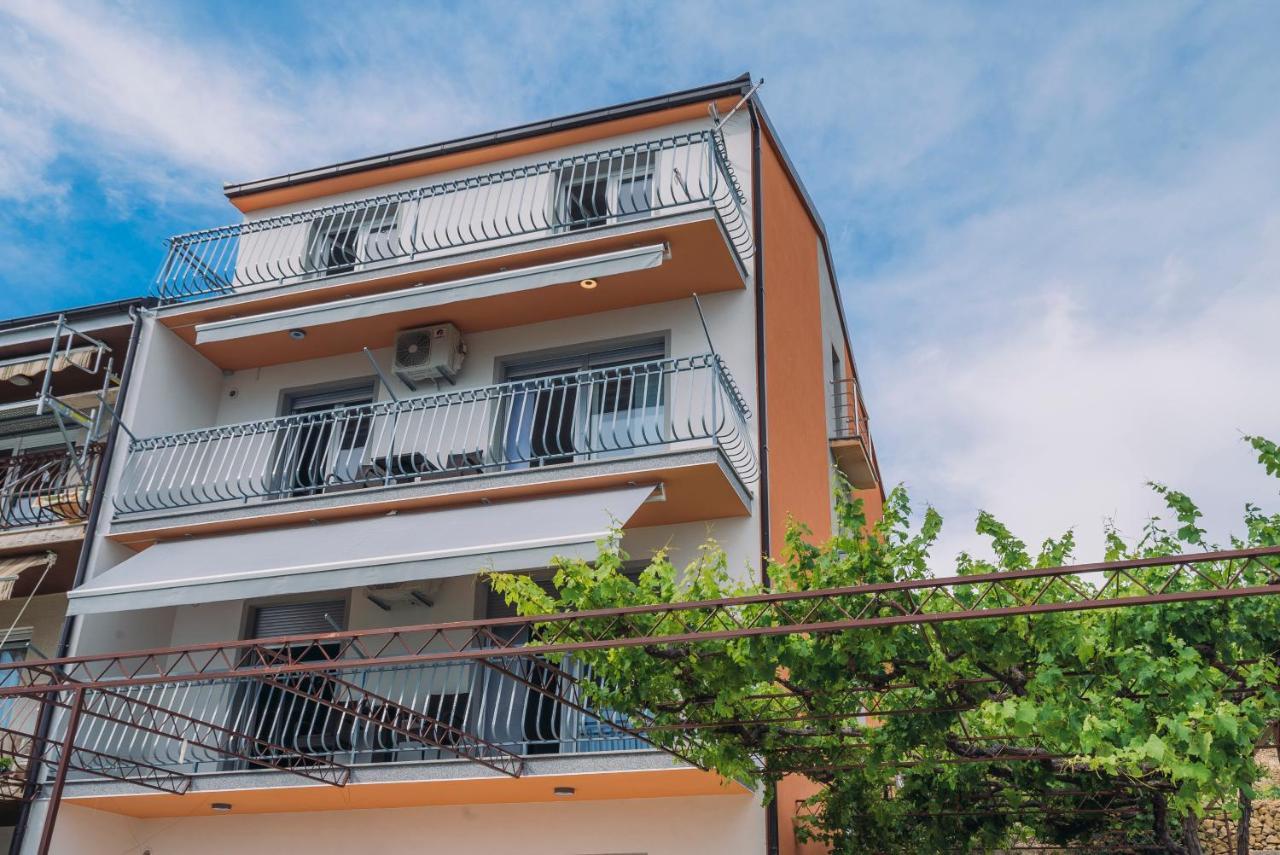 Apartmani Josip Подстрана Екстер'єр фото