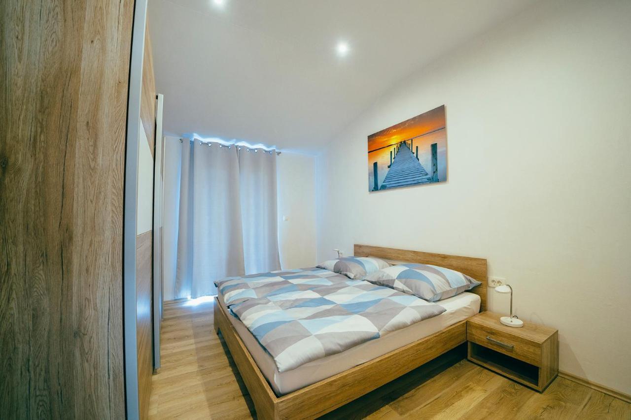 Apartmani Josip Подстрана Екстер'єр фото
