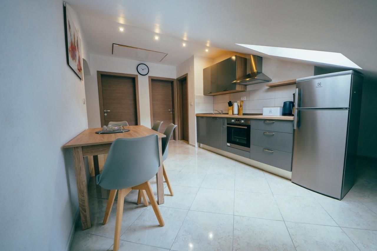 Apartmani Josip Подстрана Екстер'єр фото